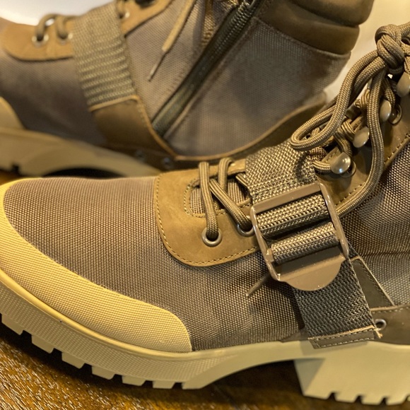 Women’s Steve Madden Carli Taupe Combat Boot Sz 9 - Picture 6 of 11